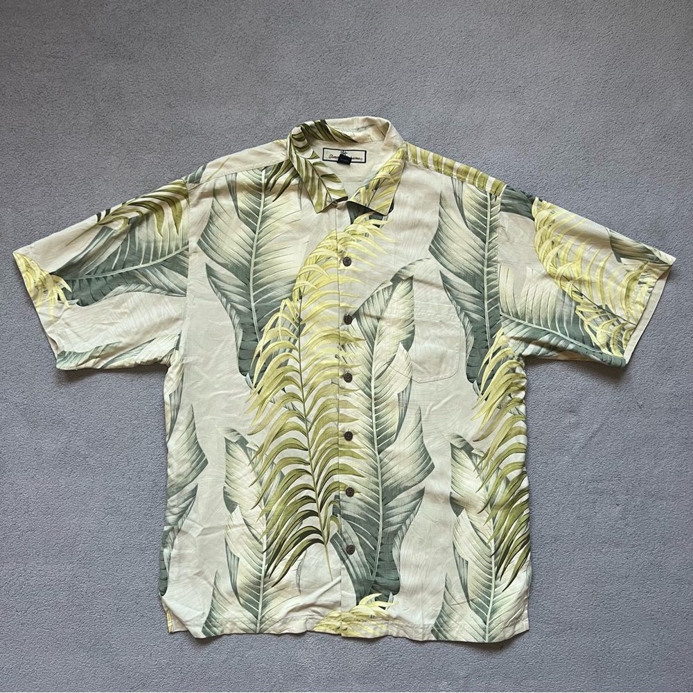 Men's Tommy Bahama Silk Hawaiian Leaf Short Sleeve Button Up Shirt Size-Medium